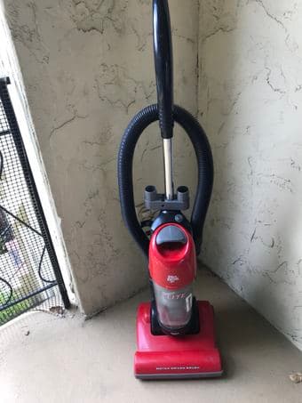 Dirt Devil Vacuum 1