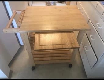 Kitchen island in natural color 2