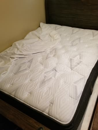 SELLING BRAND NEW QUEEN MATTRESS FOR CHEAP 3