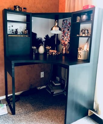Corner desk w/magnetic writing board 1