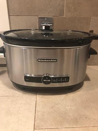 Slow cooker -- like new 1
