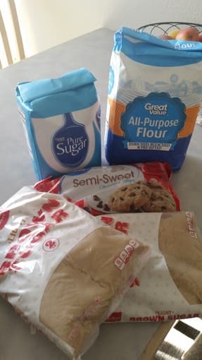 Extra baking ingredients - flour, sugar, chocolate chips 1