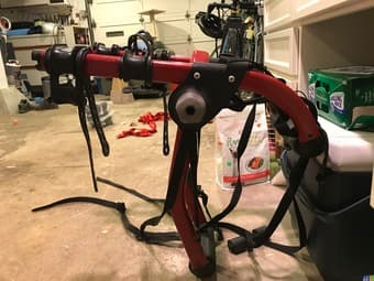Yakima Super Joe Pro 3-bike trunk rack 2