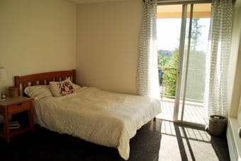 1 bed apt in Stanford EV mid-rise w/ stunning view (Jun 18-Jul 31) 3
