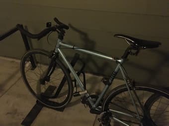 Super nice fixed-gear bike to sale on campus 1
