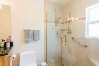 Looking for a new roommate ASAP! - 1,275 in Redwood City 2