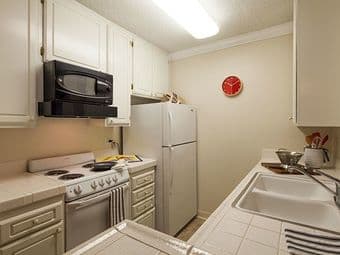 Looking for a roommate in downtown Mountain View ASAP! (summer+) 1