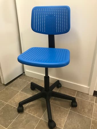 Child’s desk chair 2