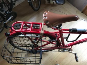 Red Momentum commuter bike in great condition 3