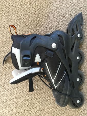 Zetra rollerblades, size 10 and knee/elbow/wrist protection 1