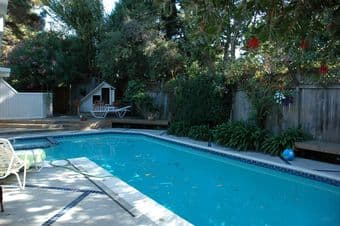 Avail 6/25 furn rm with private courtyard entrance 3
