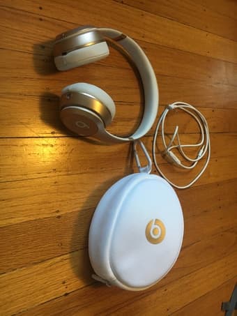 Beats headphones with Bluetooth and aux port 1