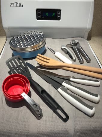 MOVING SALE Plates + Cups + Hand blender + Kitchen tools 3