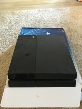 Play station 4 + 2 games for sale 3