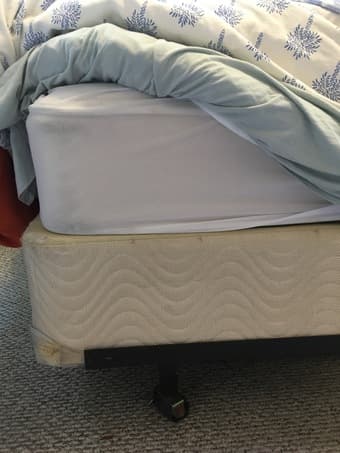 Full size bed: mattress + box spring + rolling bed frame 3