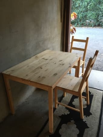 Table + 2 chairs 2