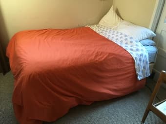 Full bed: mattress, box spring, metal frame 1