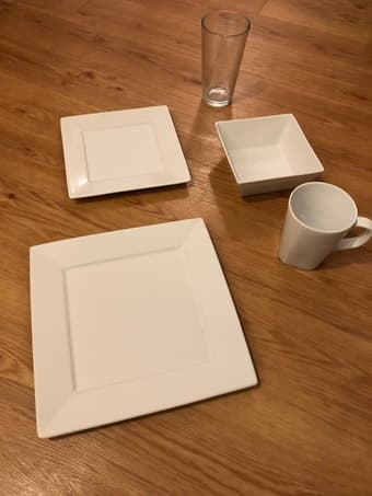 Dishware Set of 8: Lg plates, sm plates, bowls, mugs, tumblers 1