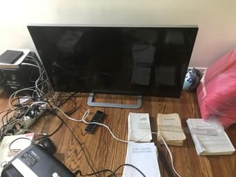 Vizio 40" M401i-A3 Flatscreen TV 2