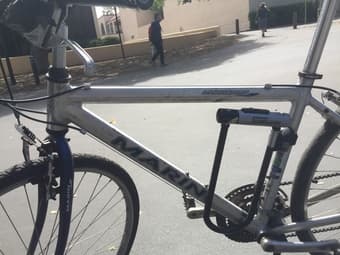 Marine hybrid bike with new large kryptonite lock and new seat 1