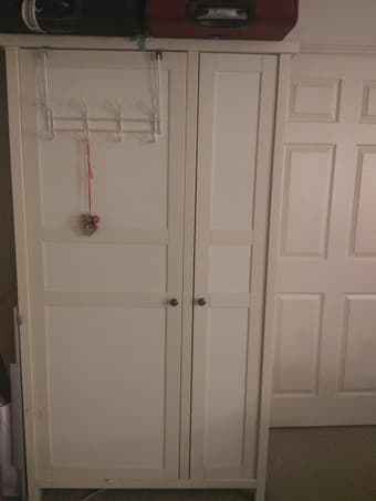 2 doors closet, Excellent condition!! +30 hangers free 2