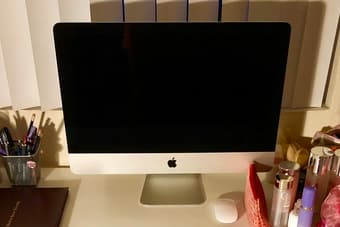 Moving Sale! 21.5" 2015 Apple iMac 1