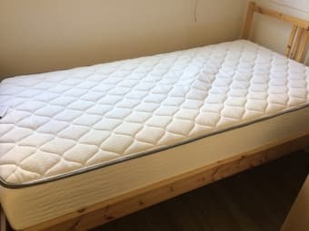 Bed and/or very comfy mattress 1