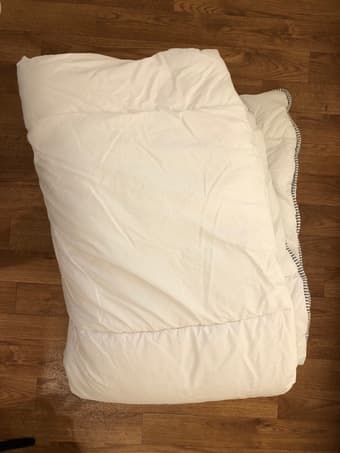 MOVING SALE comforter + pillow + drying rack + vacuum cleaner etc 1