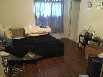 $1000/mo - Sunny room in 5br/2ba available July 20-Aug 31 (Palo Alto) 1
