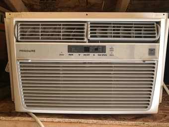 Air Conditioner - in window, Frigidaire, Like New 2