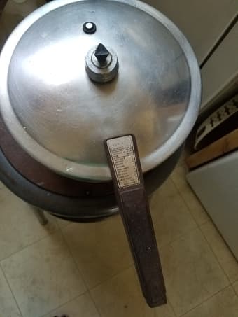 Pressure COoker - 4Qt 1