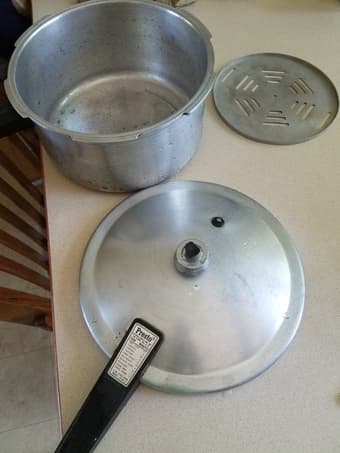pressure cooker -4 qt 1