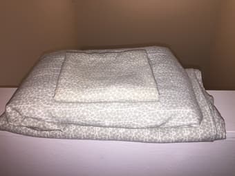 Towels , blankets and sheets 2