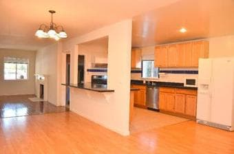 Rooms Available in lovely EPA Home: 7/14 - 8/31 or 8/1 - 8/31 3