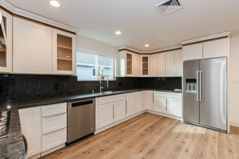 Private bedroom in a fantastic house - come check it out! 1
