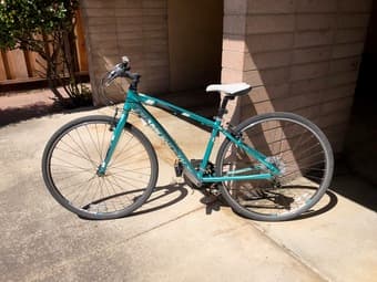 Hybrid Bike for 5'2" to 5'7" w/ helmet, lock, lights 1