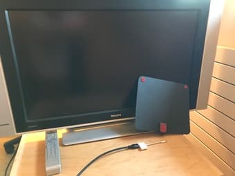 Philips TV + Lightening to HDMI + indoor digital HDTV antenna 2
