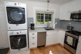 Visiting Professor Housing Minutes from Stanford w/Chef's Kitchen 1