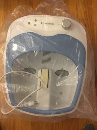 Brookstone Heated Aqua-Jet Foot Spa 2