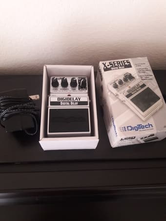 Guitar delay / loop pedal with power supply 1