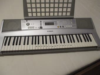 Yamaha YPT-300 Keyboard 1