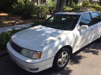1998 Toyota Avalon XLS 3