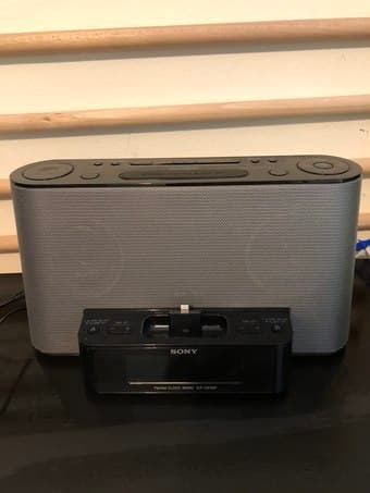 Sony Speaker Dock / Clock Radio 1