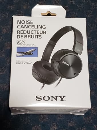 Sony noise cancelling headphones (barely used) 1