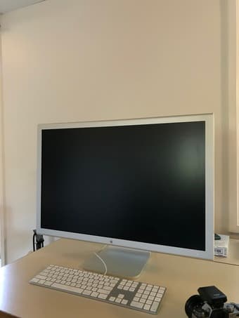 Apple 30” Cinema Display 1