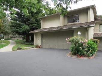 Large room with furniture in a 4B3B house Menlo Park 3