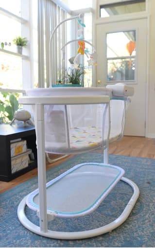 Fisher Price Soothing Motions bassinet 1
