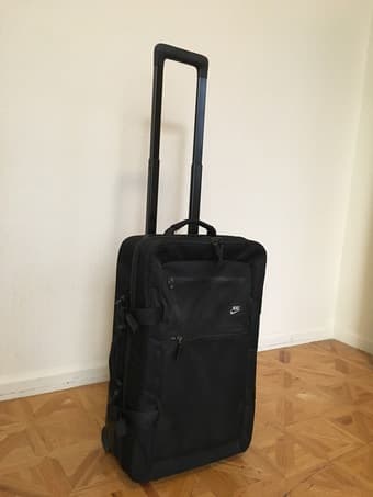 Nike suitcase: Rarely used, excellent condition! 1