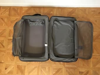 Nike suitcase: Rarely used, excellent condition! 2