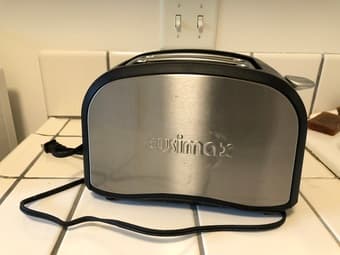 Moving Sale!  Cusimax 800W 2-slice Toaster 1